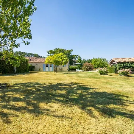 Sleeps 2 Pool Wifi Вилла